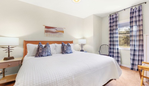 Deluxe Suite - This unit is not pet friendly