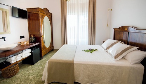 Classic Double Room, Balcony, Vineyard View