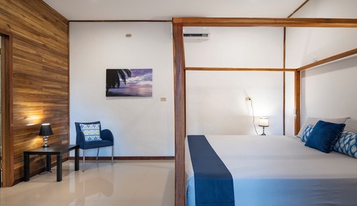 Standard Room, 1 King Bed, Balcony, Pool View