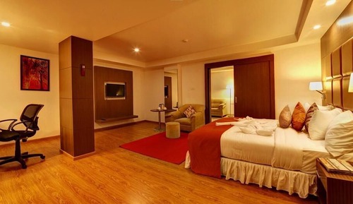 Grand Suite, Pool View