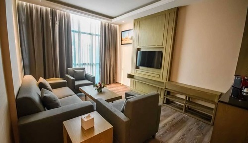 Deluxe Studio Suite, City View