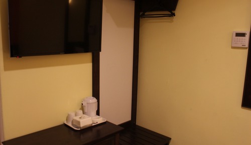 Family 4 No Window - Connecting Room