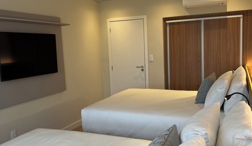 Luxury Quadruple Room, City View