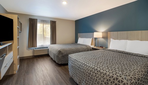 Suite, 2 Queen Beds, Accessible