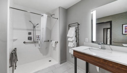 Room, 1 King Bed, Accessible, Non Smoking (Hearing, Roll-In Shower)