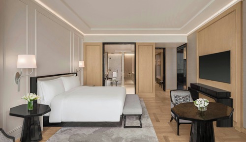 Suite, 1 King Bed, Non Smoking, Park View (Gardenia)