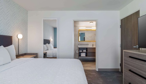 Suite, 1 King Bed, Accessible (Hearing)