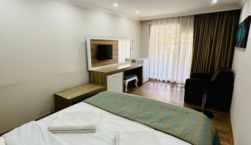 Standard Room, Balcony, Garden View