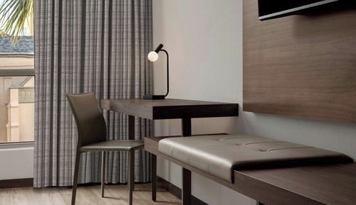 Room, 1 King Bed, Courtyard View