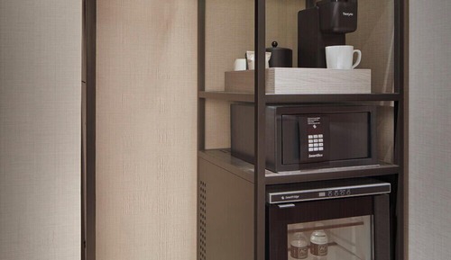 Premium Room, 1 King Bed, Non Smoking (Hearing Accessible)