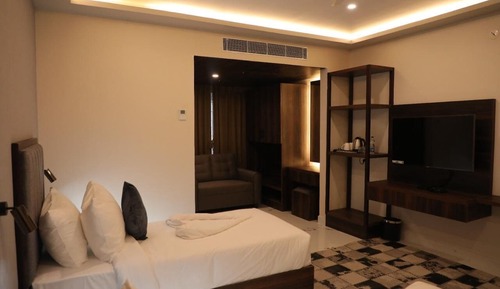 Comfort Room, Balcony