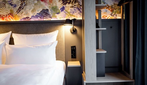 Comfort Room, 1 Queen Bed, Garden View