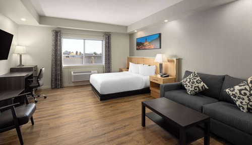 Deluxe Room, 1 King Bed with Sofa bed, Non Smoking