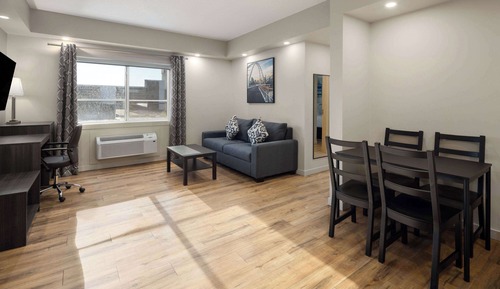 Junior Suite, 2 Bedrooms, Non Smoking (Loft, 1 King, 2 Queen)