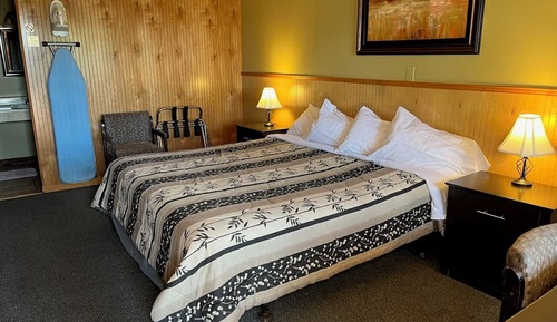Comfort Room, 1 Queen Bed