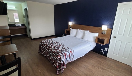 Deluxe Room, 1 Queen Bed, Accessible, Non Smoking