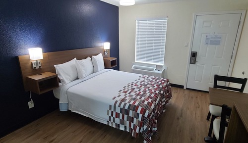 Deluxe Room, 1 Queen Bed, Non Smoking