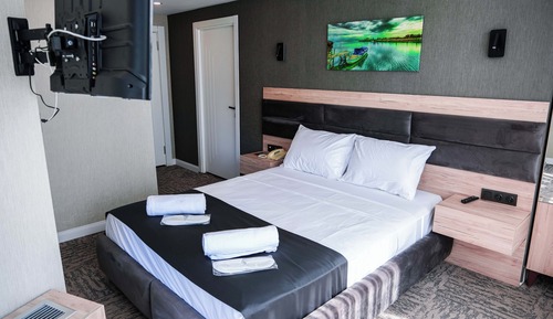 Family Triple Room, City View