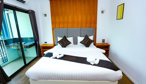 Standard Room, 1 King Bed, City View