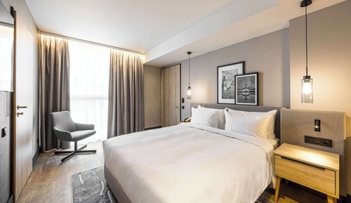 Family Room, Connecting Rooms