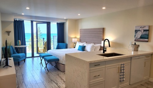 Studio Suite, 1 King Bed, Beach View