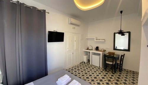Deluxe Studio Suite