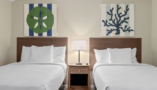 1 Bedroom Suite Three Double Beds w/ Sofa Sleeper No View