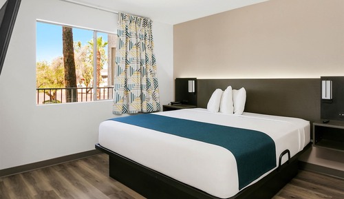 Standard Suite, 1 King Bed, Non Smoking