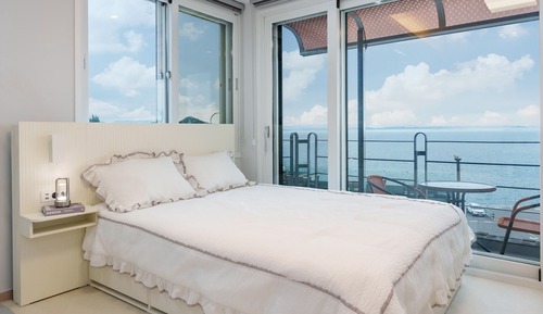 Basic Room, 1 Bedroom (204  (Ocean View / Private BBQ ))