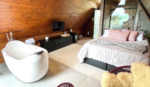 Luxury Cabin, Garden View