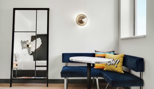 Room, 1 King Bed, Non Smoking (Mobility/Hearing Access, Roll-In Shwr)