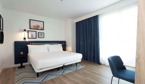 Standard Room, 1 King Bed