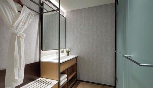 Superior Room (Queen)