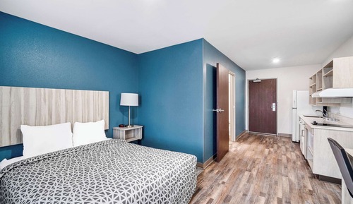 Queen Suite Accessible