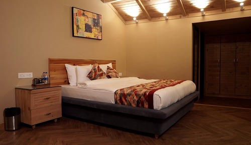 Room, 3 Bedrooms, Balcony, Valley View