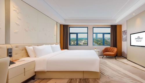 Suite, 1 King Bed, Smoking