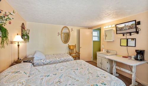 Room, 1 Double Bed and 1 Twin Bed