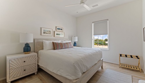 Room (F-Row House 15)