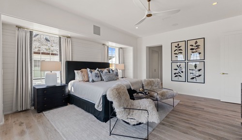 Room (F-Row House 11)