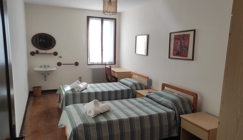 Basic Room, Shared Bathroom