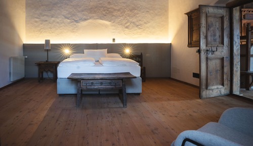 Premium Suite, 1 King Bed with Sofa bed, Non Smoking, Mountain View