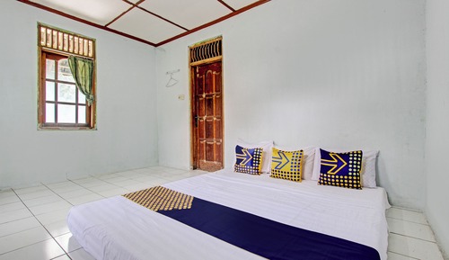 Economy Triple Room
