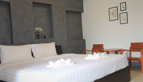 Deluxe Double Room, Lanai, City View