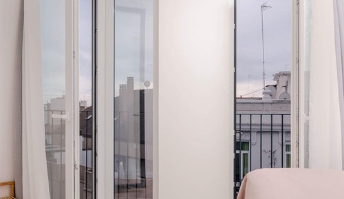 One-Bedroom Apartment with balcony