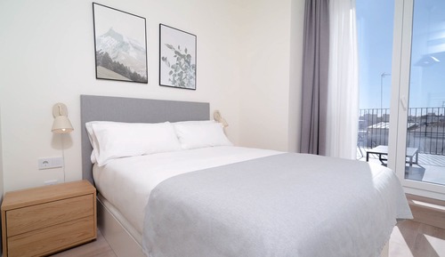 One-Bedroom Apartment with terrace