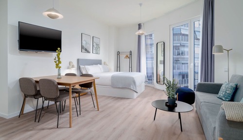 Studio with balcony - disability access
