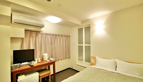 Double Room, Smoking (2)