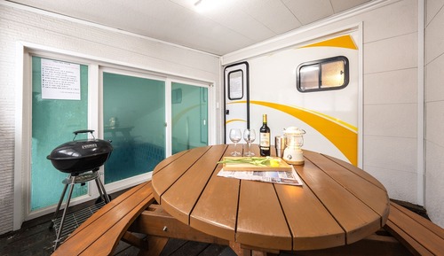 Basic Room, 1 Bedroom (luxury caravan red)