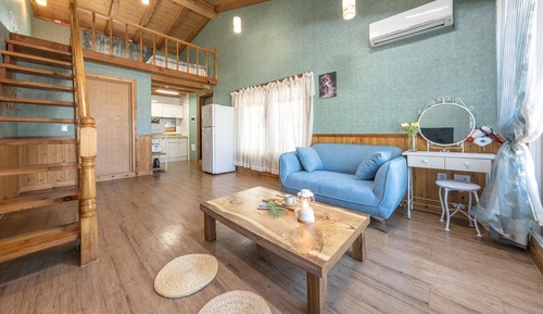 Basic Room, 1 Bedroom (blue)