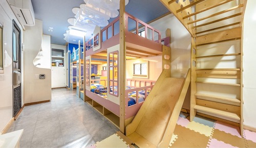 Basic Room, 1 Bedroom (luxury caravan kids)